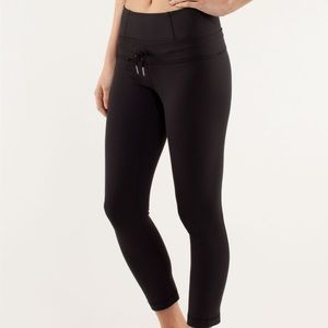 Lululemon Black Invert cropped legging